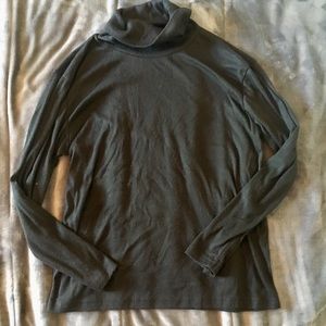 Turtle-Neck Standard Black Long-Sleeve